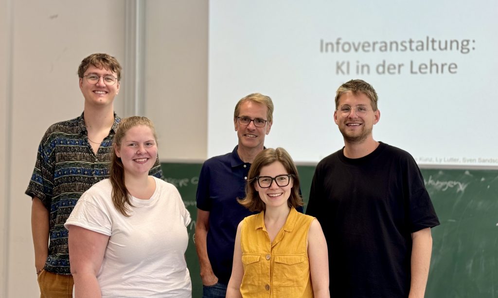 Foto der Mitglieder des hochschuldidaktischen KI-Teams des virtUOS der Uni Osnabrück